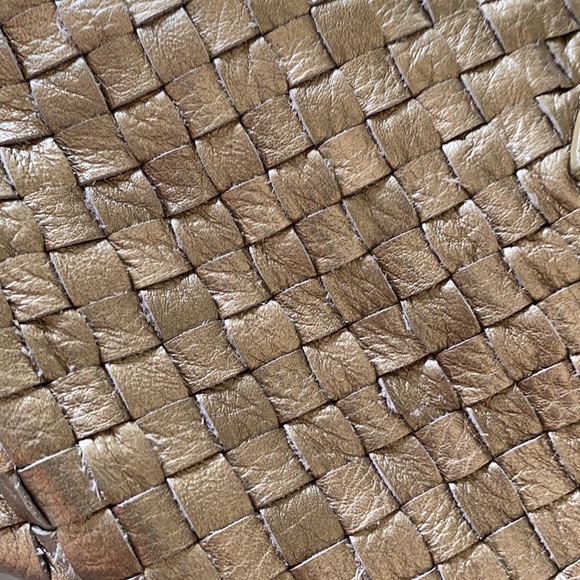 PRICE FIRM Buttery Gold Woven Leather Fossil Bag - Picture 14 of 16